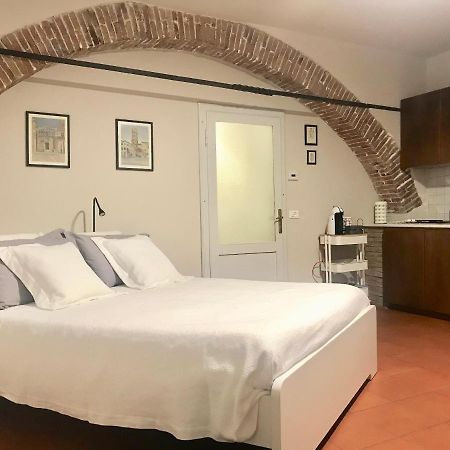 La Casa Nel Vicolo Lägenhet Altopascio Exteriör bild